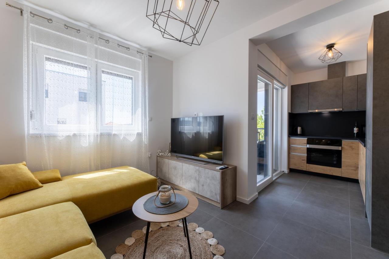 Apartments Maya & Tina โตรกีร์ ภายนอก รูปภาพ