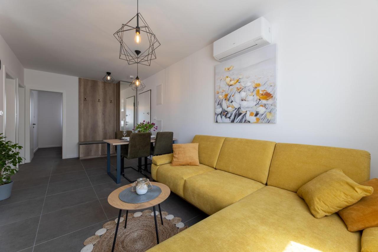 Apartments Maya & Tina โตรกีร์ ภายนอก รูปภาพ