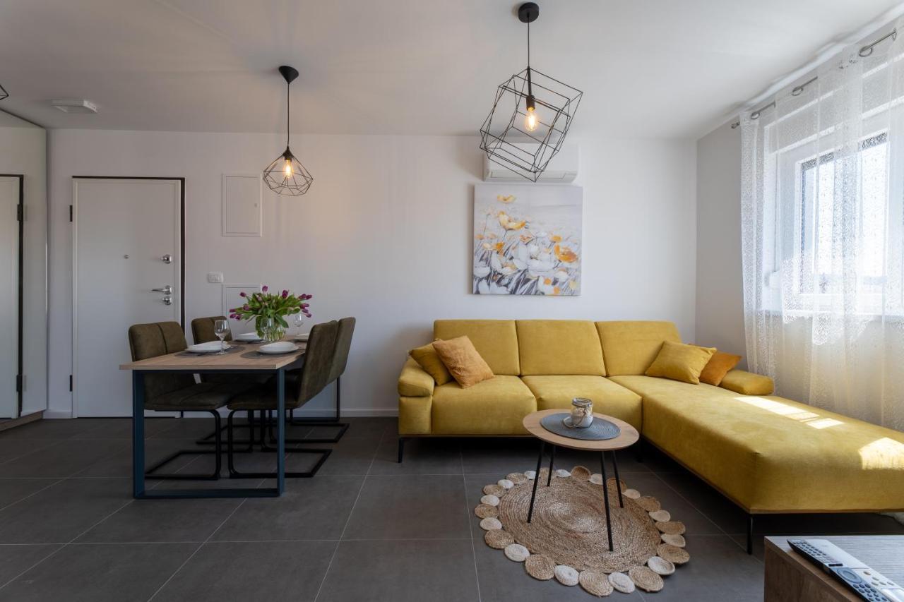 Apartments Maya & Tina โตรกีร์ ภายนอก รูปภาพ